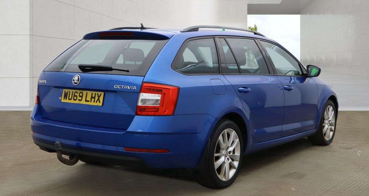 A 2019 SKODA OCTAVIA 1.6 TDI SE L Estate 5dr Diesel Manual Euro 6 (s/s) (115 ps) A 2019 SKODA OCTAVIA 1.6 TDI SE L Estate 5dr Diesel Manual Euro 6 (s/s) (115 ps)