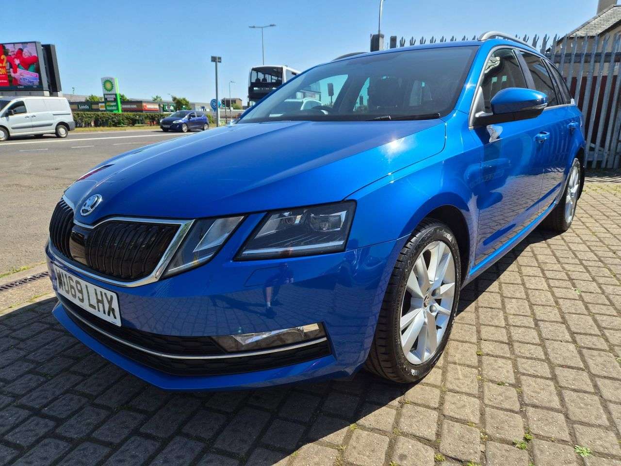 A 2019 SKODA OCTAVIA 1.6 TDI SE L Estate 5dr Diesel Manual Euro 6 (s/s) (115 ps) A 2019 SKODA OCTAVIA 1.6 TDI SE L Estate 5dr Diesel Manual Euro 6 (s/s) (115 ps)