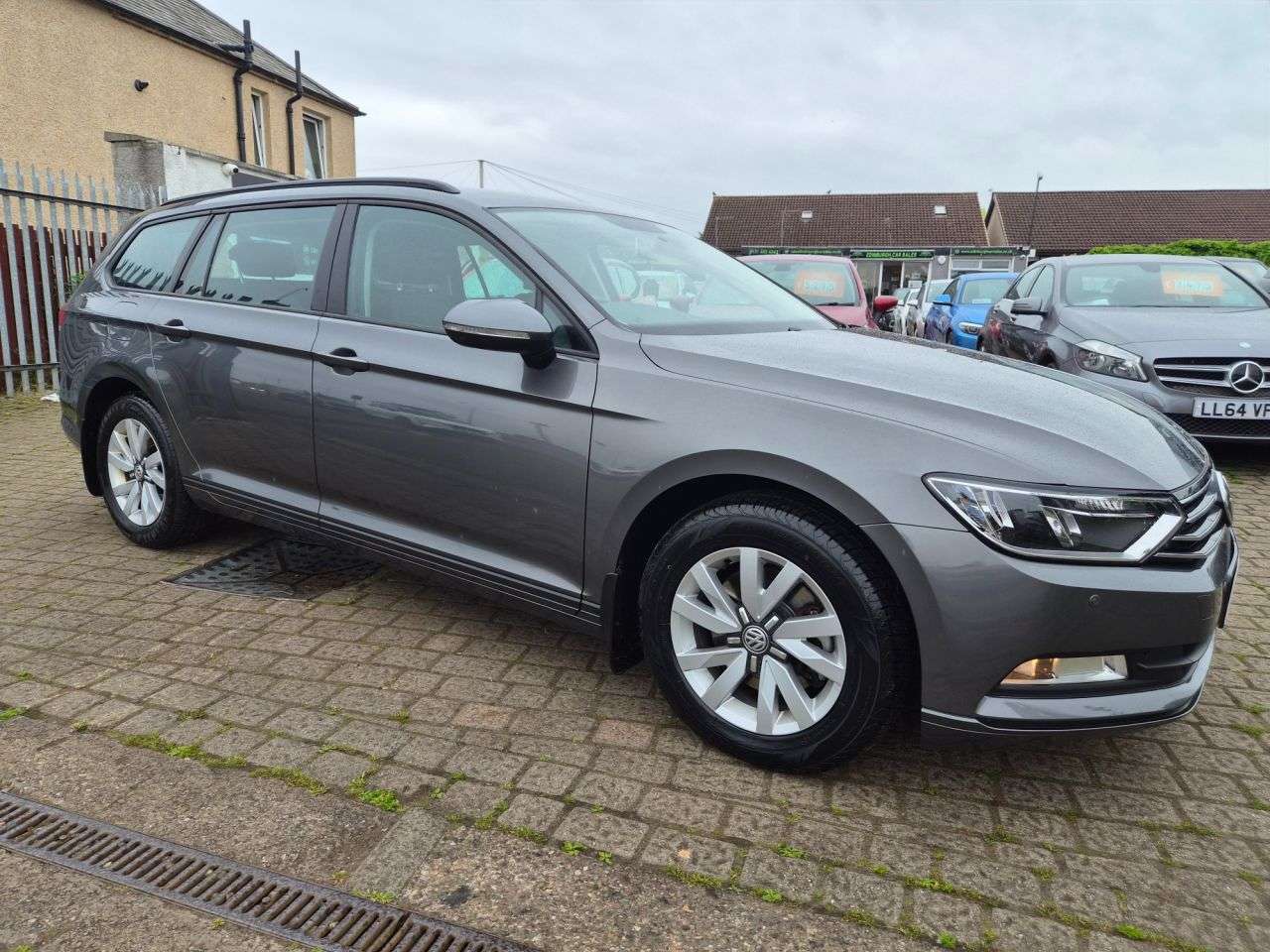 A 2015 VOLKSWAGEN PASSAT 2.0 TDI BlueMotion Tech S Estate 5dr Diesel DSG Euro 6 (s/s) (150 ps) A 2015 VOLKSWAGEN PASSAT 2.0 TDI BlueMotion Tech S Estate 5dr Diesel DSG Euro 6 (s/s) (150 ps)
