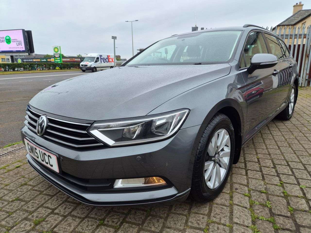 A 2015 VOLKSWAGEN PASSAT 2.0 TDI BlueMotion Tech S Estate 5dr Diesel DSG Euro 6 (s/s) (150 ps) A 2015 VOLKSWAGEN PASSAT 2.0 TDI BlueMotion Tech S Estate 5dr Diesel DSG Euro 6 (s/s) (150 ps)