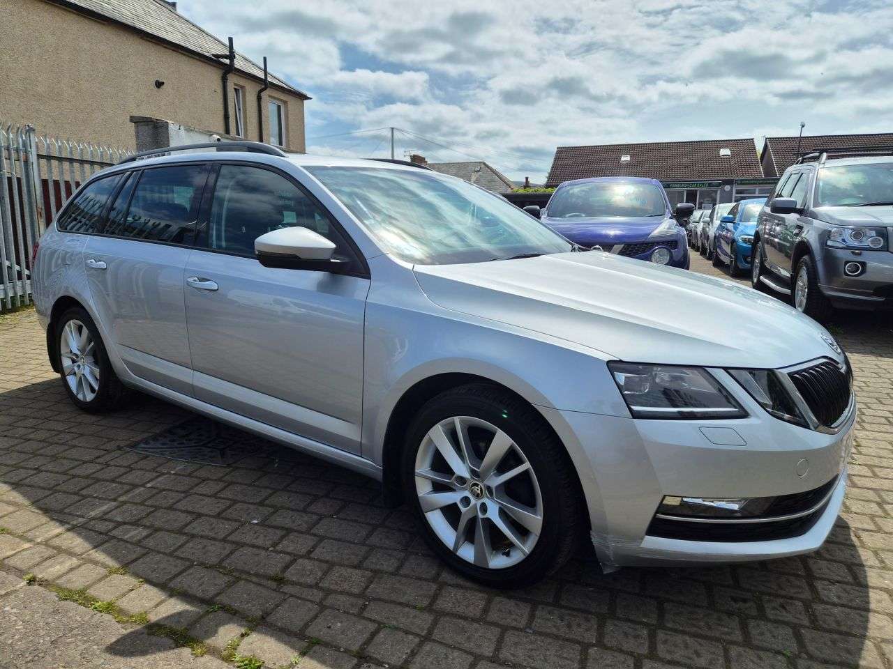 A 2019 SKODA OCTAVIA 1.6 TDI SE L Estate 5dr Diesel DSG Euro 6 (s/s) (115 ps) A 2019 SKODA OCTAVIA 1.6 TDI SE L Estate 5dr Diesel DSG Euro 6 (s/s) (115 ps)