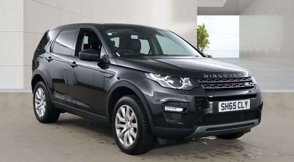A 2015 LAND ROVER DISCOVERY SPORT 2.0 TD4 SE SUV 5dr Diesel Auto 4WD Euro 6 (s/s) (180 ps) A 2015 LAND ROVER DISCOVERY SPORT 2.0 TD4 SE SUV 5dr Diesel Auto 4WD Euro 6 (s/s) (180 ps)