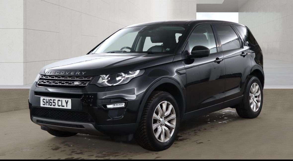 A 2015 LAND ROVER DISCOVERY SPORT 2.0 TD4 SE SUV 5dr Diesel Auto 4WD Euro 6 (s/s) (180 ps) A 2015 LAND ROVER DISCOVERY SPORT 2.0 TD4 SE SUV 5dr Diesel Auto 4WD Euro 6 (s/s) (180 ps)