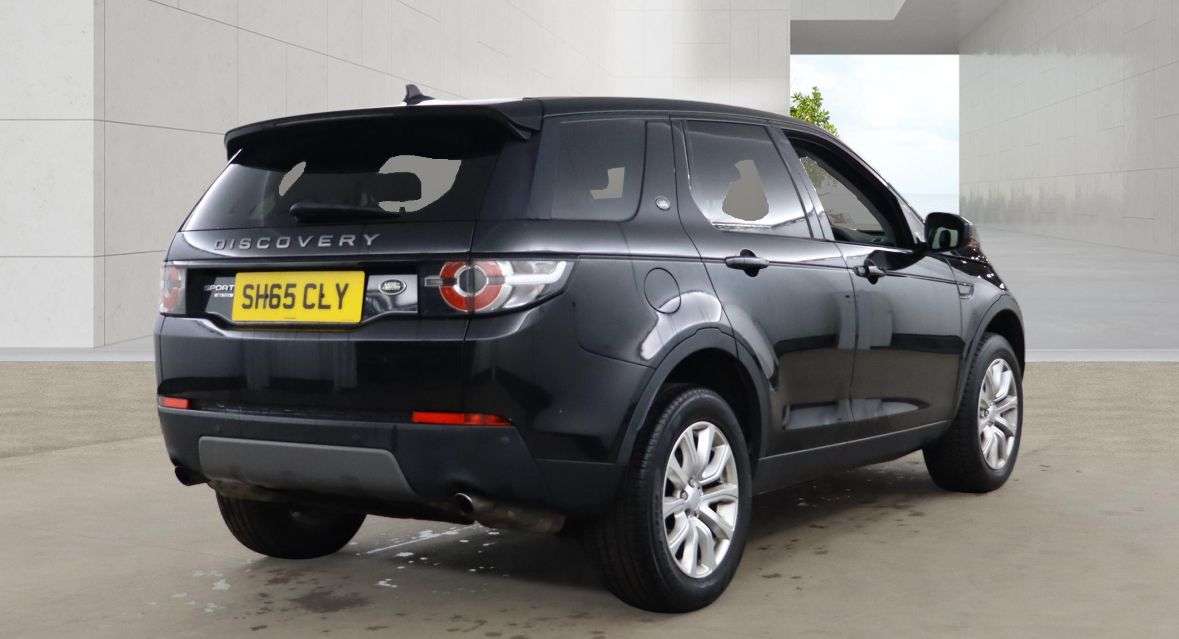 A 2015 LAND ROVER DISCOVERY SPORT 2.0 TD4 SE SUV 5dr Diesel Auto 4WD Euro 6 (s/s) (180 ps) A 2015 LAND ROVER DISCOVERY SPORT 2.0 TD4 SE SUV 5dr Diesel Auto 4WD Euro 6 (s/s) (180 ps)