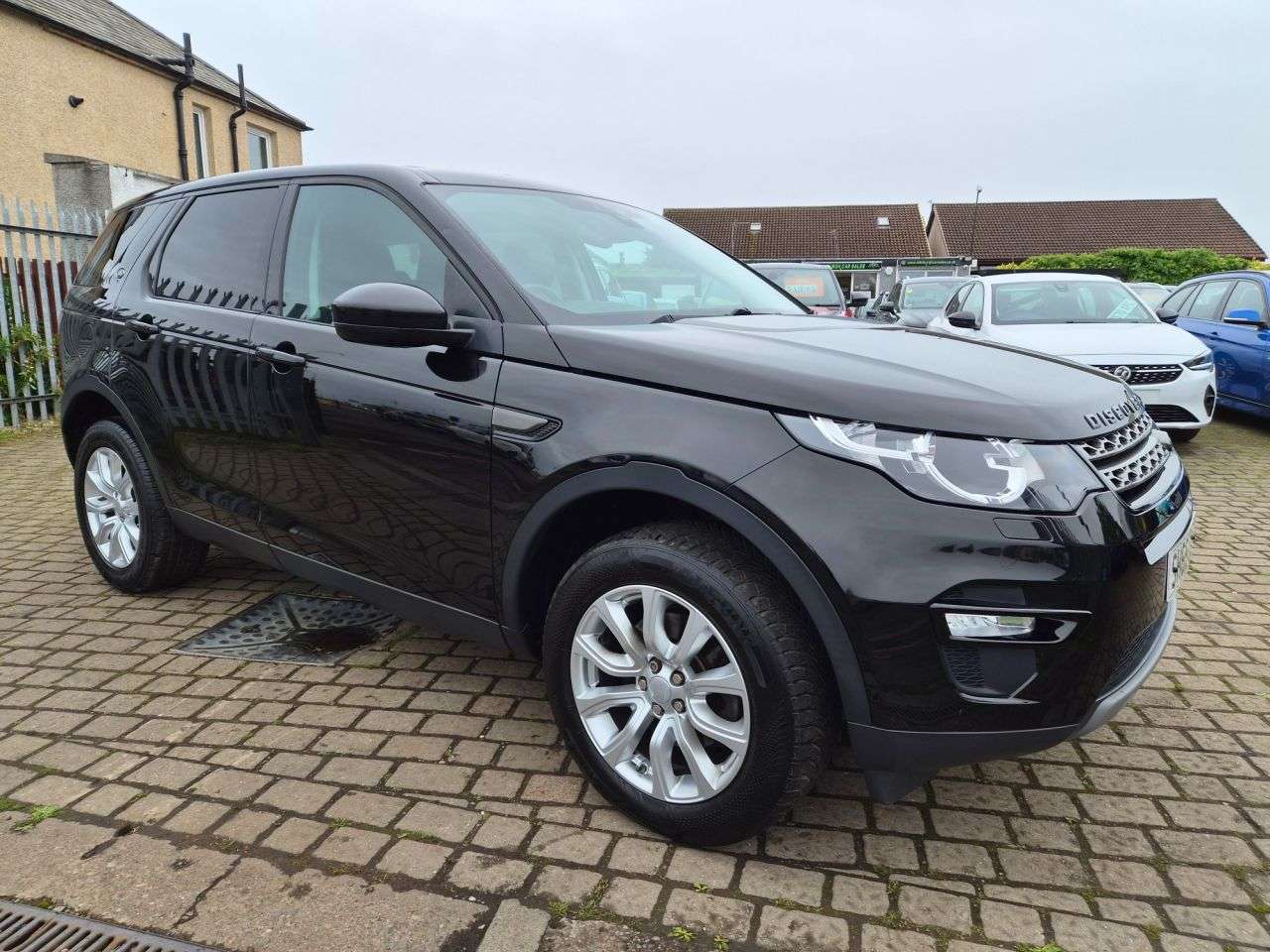 A 2015 LAND ROVER DISCOVERY SPORT 2.0 TD4 SE SUV 5dr Diesel Auto 4WD Euro 6 (s/s) (180 ps) A 2015 LAND ROVER DISCOVERY SPORT 2.0 TD4 SE SUV 5dr Diesel Auto 4WD Euro 6 (s/s) (180 ps)