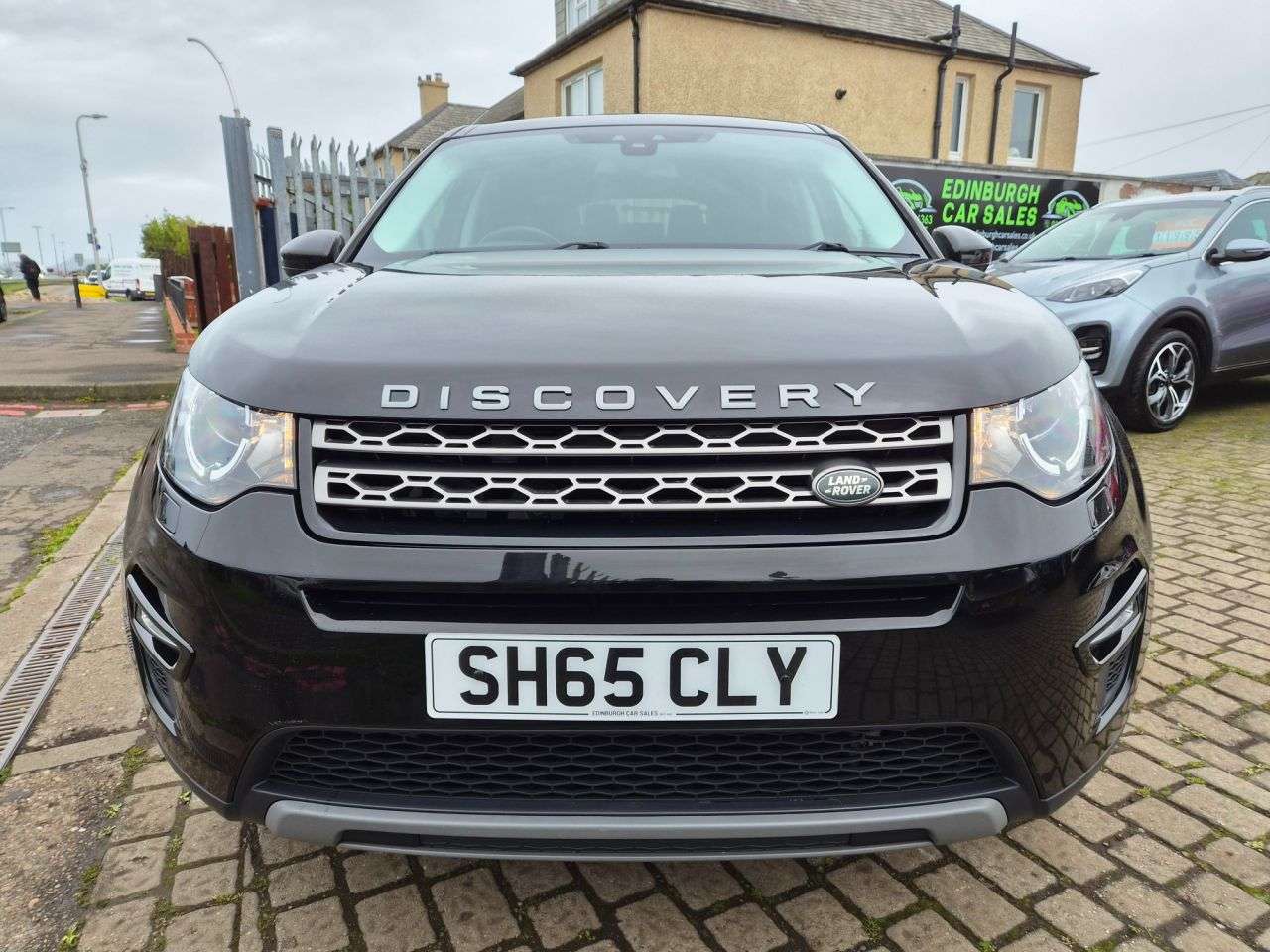 A 2015 LAND ROVER DISCOVERY SPORT 2.0 TD4 SE SUV 5dr Diesel Auto 4WD Euro 6 (s/s) (180 ps) A 2015 LAND ROVER DISCOVERY SPORT 2.0 TD4 SE SUV 5dr Diesel Auto 4WD Euro 6 (s/s) (180 ps)