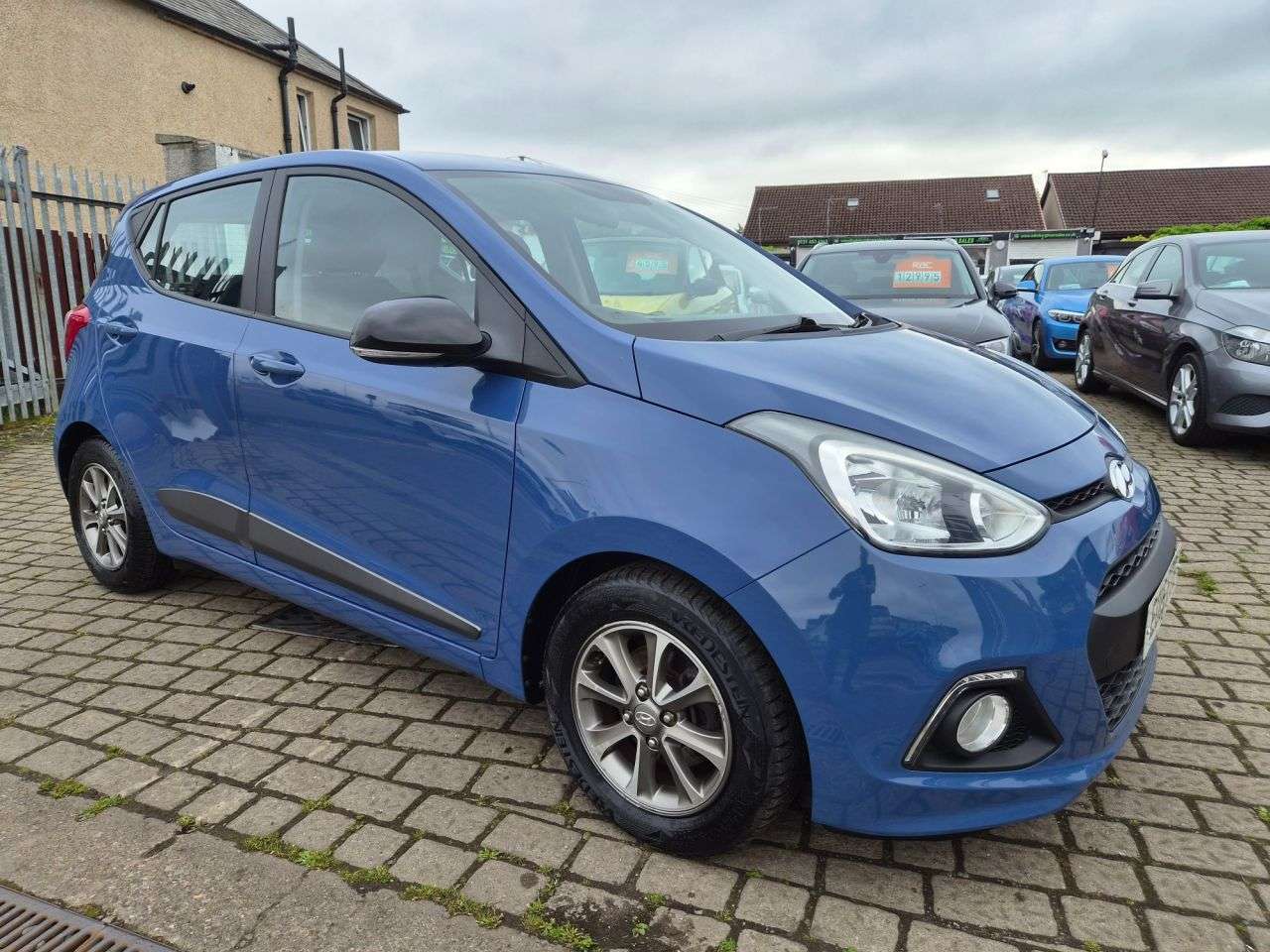 A 2015 HYUNDAI I10 1.0 Premium Hatchback 5dr Petrol Manual Euro 5 (66 ps) A 2015 HYUNDAI I10 1.0 Premium Hatchback 5dr Petrol Manual Euro 5 (66 ps)