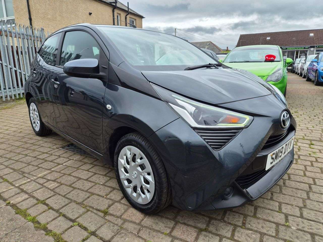 A 2019 TOYOTA AYGO 1.0 VVT-i x-play Hatchback 5dr Petrol Manual Euro 6 (71 ps) A 2019 TOYOTA AYGO 1.0 VVT-i x-play Hatchback 5dr Petrol Manual Euro 6 (71 ps)