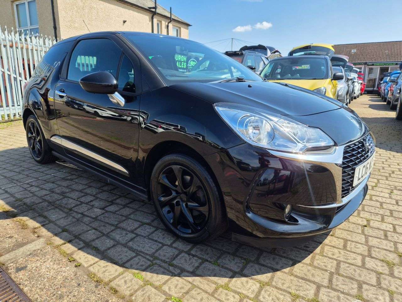 A 2016 DS AUTOMOBILES DS 3 1.6 BlueHDi Elegance Hatchback 3dr Diesel Manual Euro 6 (s/s) (100 ps) A 2016 DS AUTOMOBILES DS 3 1.6 BlueHDi Elegance Hatchback 3dr Diesel Manual Euro 6 (s/s) (100 ps)