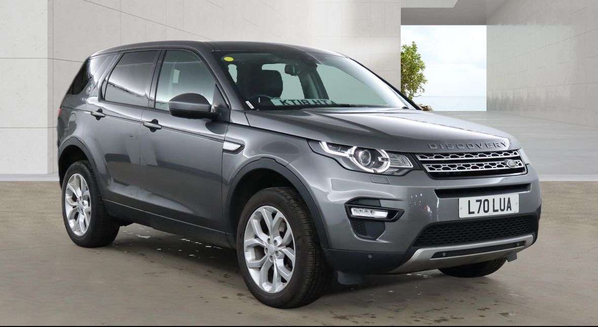 A 2018 LAND ROVER DISCOVERY SPORT 2.0 TD4 HSE SUV 5dr Diesel Auto 4WD Euro 6 (s/s) (180 ps) A 2018 LAND ROVER DISCOVERY SPORT 2.0 TD4 HSE SUV 5dr Diesel Auto 4WD Euro 6 (s/s) (180 ps)
