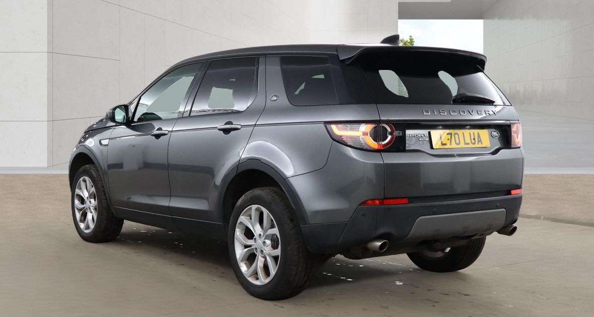 A 2018 LAND ROVER DISCOVERY SPORT 2.0 TD4 HSE SUV 5dr Diesel Auto 4WD Euro 6 (s/s) (180 ps) A 2018 LAND ROVER DISCOVERY SPORT 2.0 TD4 HSE SUV 5dr Diesel Auto 4WD Euro 6 (s/s) (180 ps)