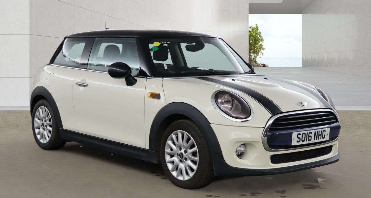 A 2016 MINI HATCH 1.5 Cooper Hatchback 3dr Petrol Manual Euro 6 (s/s) (136 ps) A 2016 MINI HATCH 1.5 Cooper Hatchback 3dr Petrol Manual Euro 6 (s/s) (136 ps)