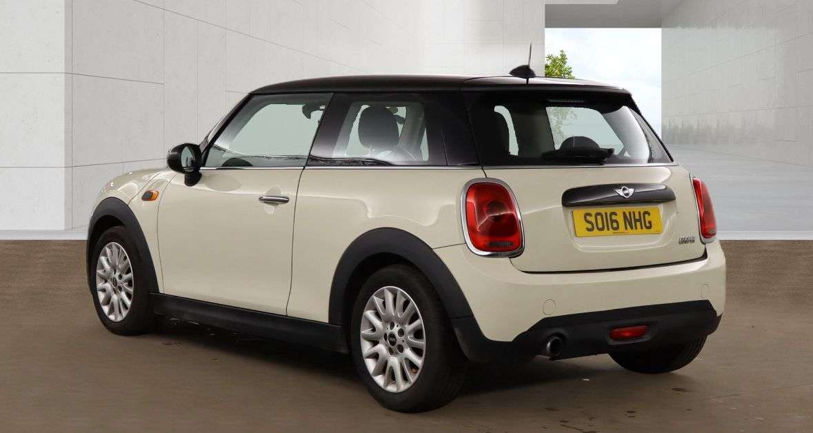 A 2016 MINI HATCH 1.5 Cooper Hatchback 3dr Petrol Manual Euro 6 (s/s) (136 ps) A 2016 MINI HATCH 1.5 Cooper Hatchback 3dr Petrol Manual Euro 6 (s/s) (136 ps)
