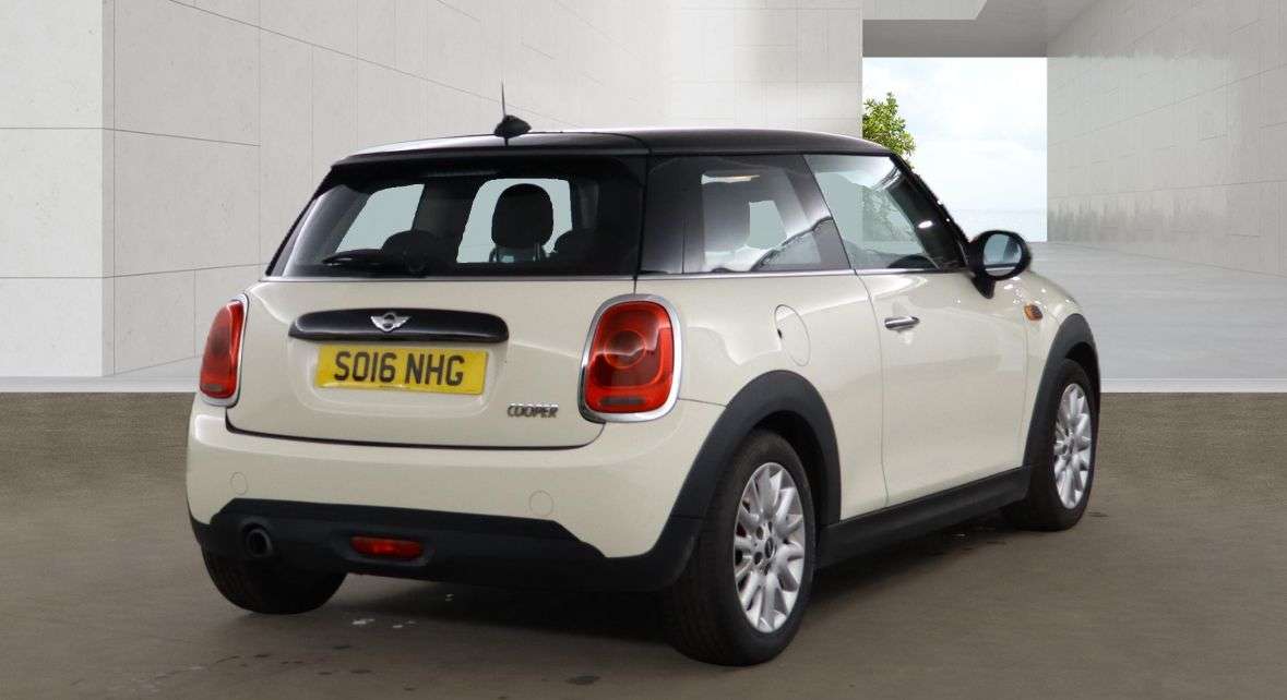 A 2016 MINI HATCH 1.5 Cooper Hatchback 3dr Petrol Manual Euro 6 (s/s) (136 ps) A 2016 MINI HATCH 1.5 Cooper Hatchback 3dr Petrol Manual Euro 6 (s/s) (136 ps)