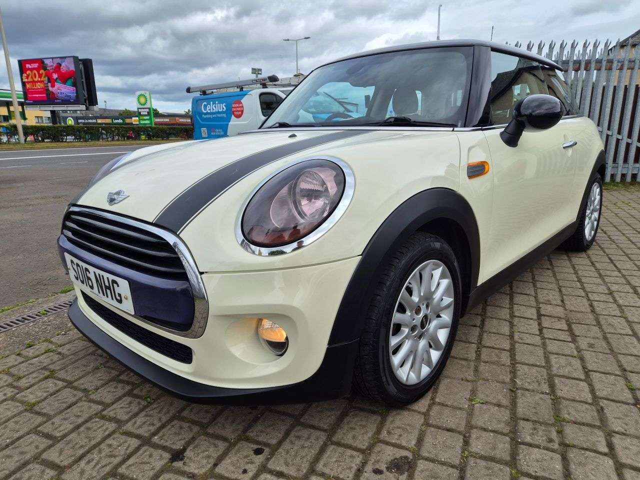 A 2016 MINI HATCH 1.5 Cooper Hatchback 3dr Petrol Manual Euro 6 (s/s) (136 ps) A 2016 MINI HATCH 1.5 Cooper Hatchback 3dr Petrol Manual Euro 6 (s/s) (136 ps)