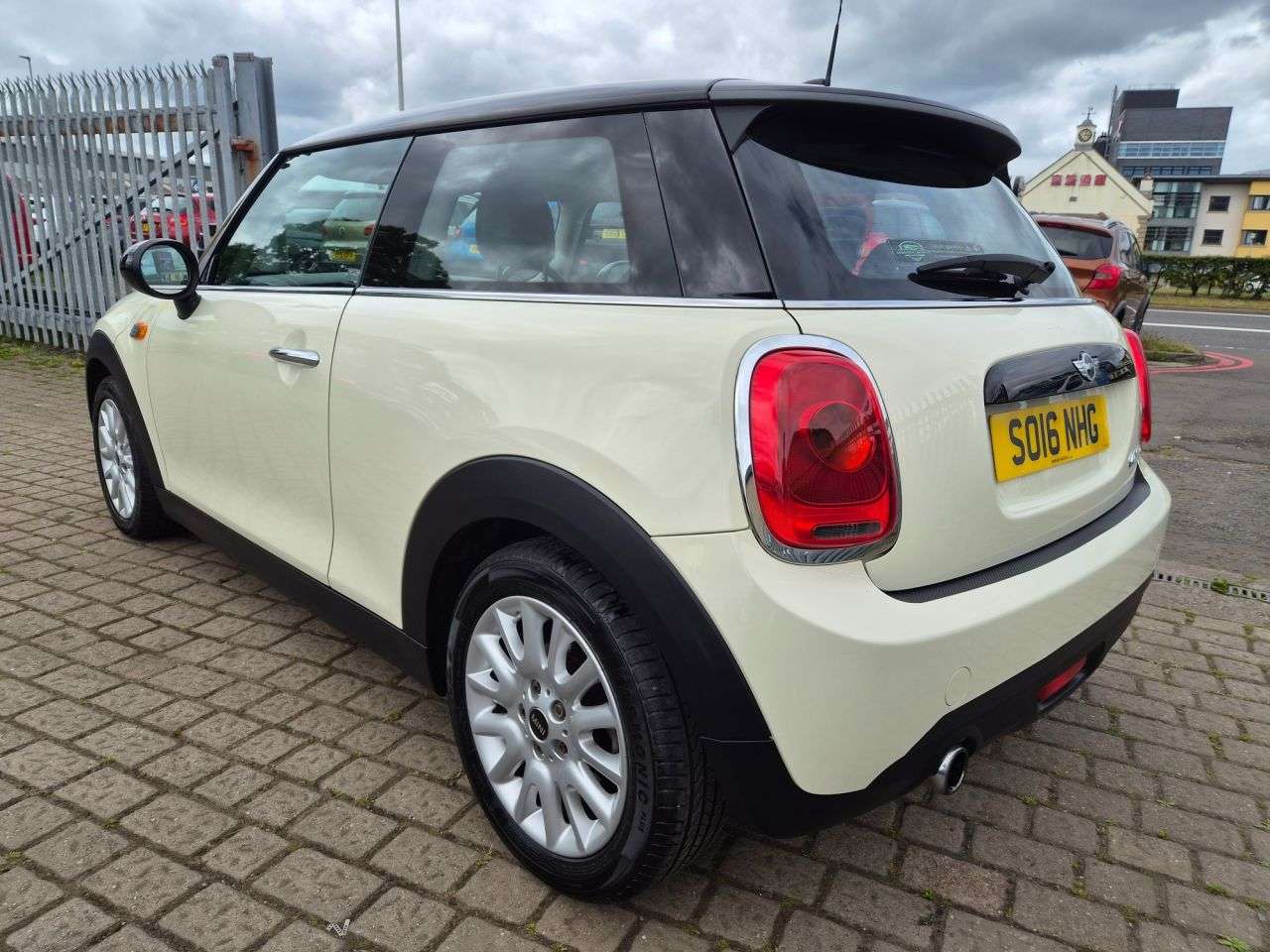 A 2016 MINI HATCH 1.5 Cooper Hatchback 3dr Petrol Manual Euro 6 (s/s) (136 ps) A 2016 MINI HATCH 1.5 Cooper Hatchback 3dr Petrol Manual Euro 6 (s/s) (136 ps)