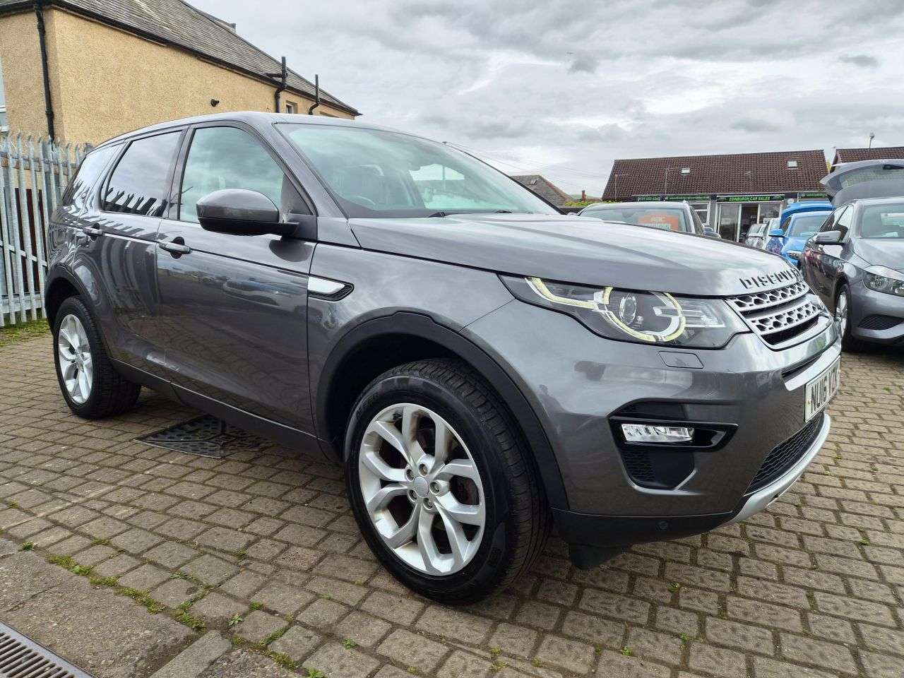 A 2016 LAND ROVER DISCOVERY SPORT 2.0 TD4 HSE SUV 5dr Diesel Auto 4WD Euro 6 (s/s) (180 ps) A 2016 LAND ROVER DISCOVERY SPORT 2.0 TD4 HSE SUV 5dr Diesel Auto 4WD Euro 6 (s/s) (180 ps)