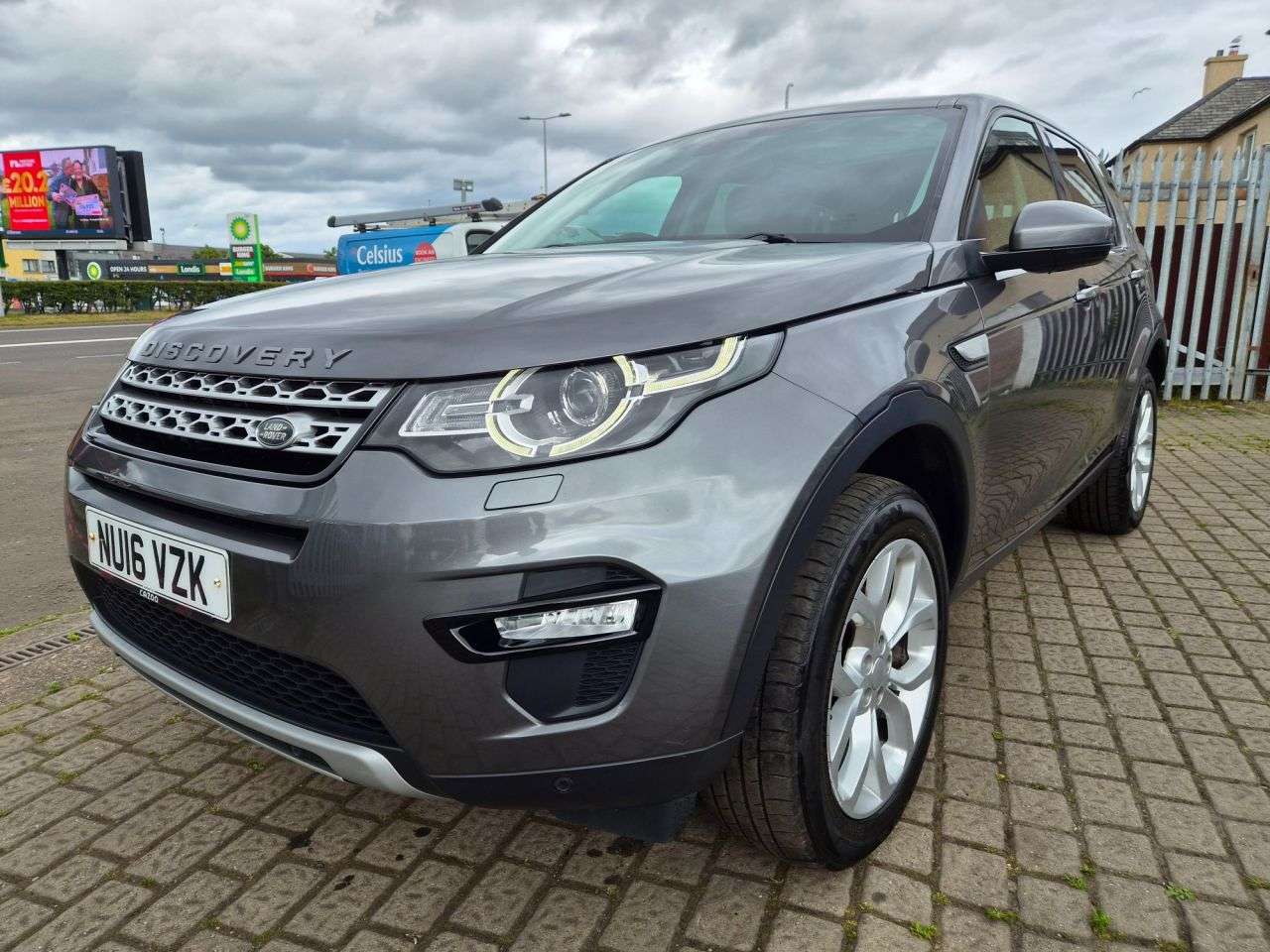 A 2016 LAND ROVER DISCOVERY SPORT 2.0 TD4 HSE SUV 5dr Diesel Auto 4WD Euro 6 (s/s) (180 ps) A 2016 LAND ROVER DISCOVERY SPORT 2.0 TD4 HSE SUV 5dr Diesel Auto 4WD Euro 6 (s/s) (180 ps)