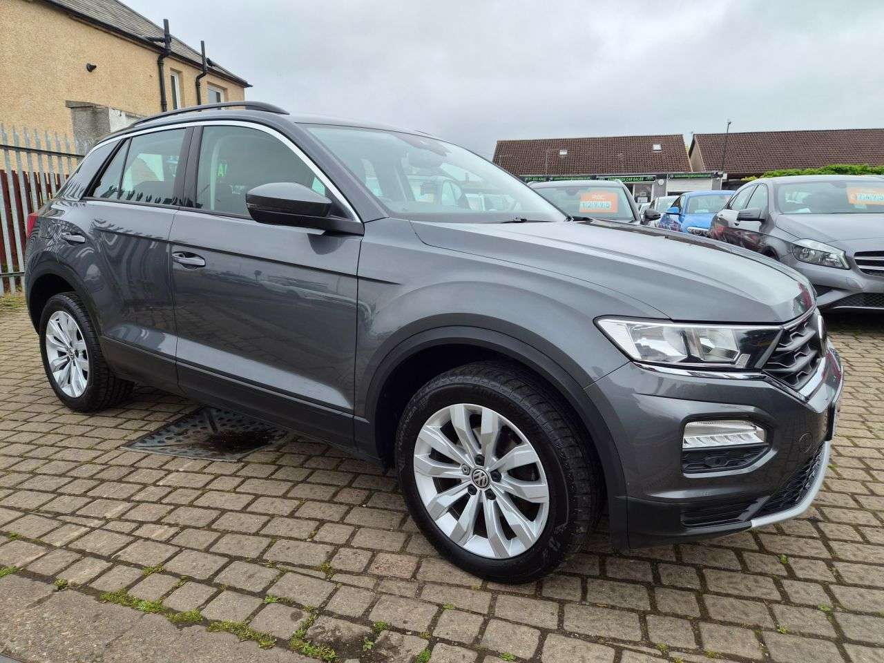 A 2019 VOLKSWAGEN T-ROC 1.6 TDI SE SUV 5dr Diesel Manual Euro 6 (s/s) (115 ps) A 2019 VOLKSWAGEN T-ROC 1.6 TDI SE SUV 5dr Diesel Manual Euro 6 (s/s) (115 ps)