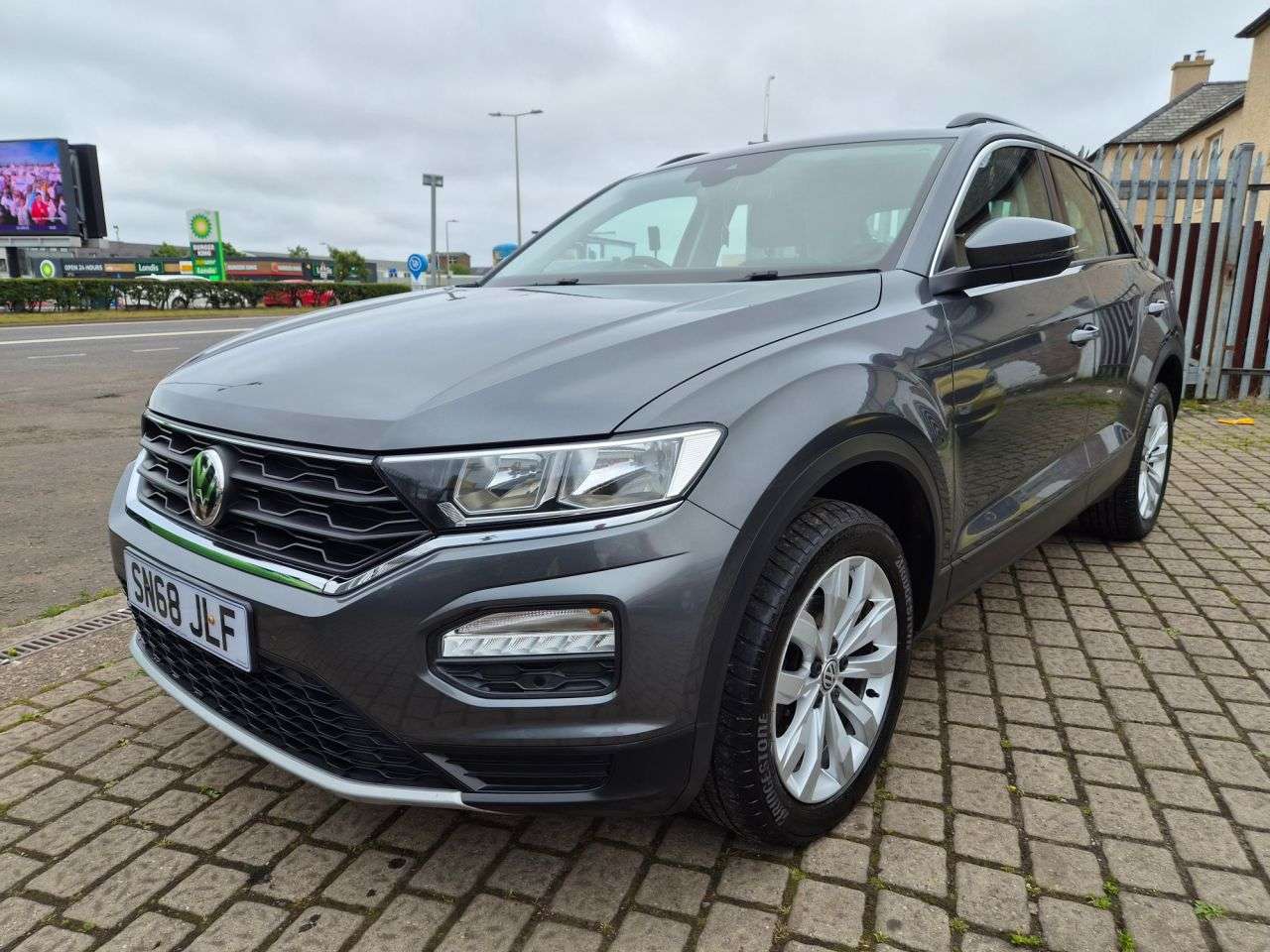 A 2019 VOLKSWAGEN T-ROC 1.6 TDI SE SUV 5dr Diesel Manual Euro 6 (s/s) (115 ps) A 2019 VOLKSWAGEN T-ROC 1.6 TDI SE SUV 5dr Diesel Manual Euro 6 (s/s) (115 ps)