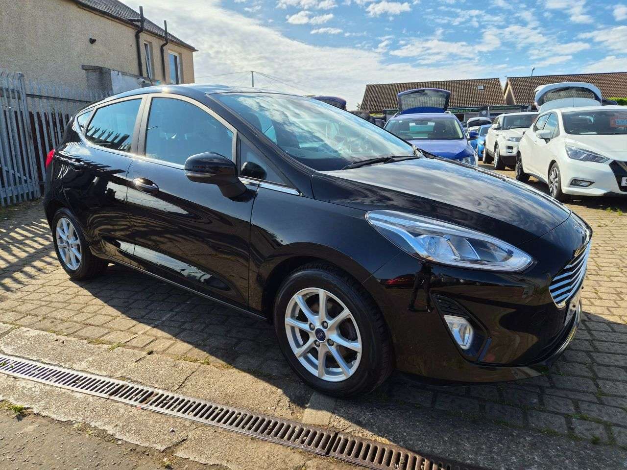 A 2017 FORD FIESTA 1.1 Ti-VCT Zetec Hatchback 5dr Petrol Manual Euro 6 (s/s) (85 ps) A 2017 FORD FIESTA 1.1 Ti-VCT Zetec Hatchback 5dr Petrol Manual Euro 6 (s/s) (85 ps)