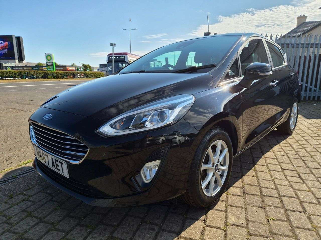 A 2017 FORD FIESTA 1.1 Ti-VCT Zetec Hatchback 5dr Petrol Manual Euro 6 (s/s) (85 ps) A 2017 FORD FIESTA 1.1 Ti-VCT Zetec Hatchback 5dr Petrol Manual Euro 6 (s/s) (85 ps)
