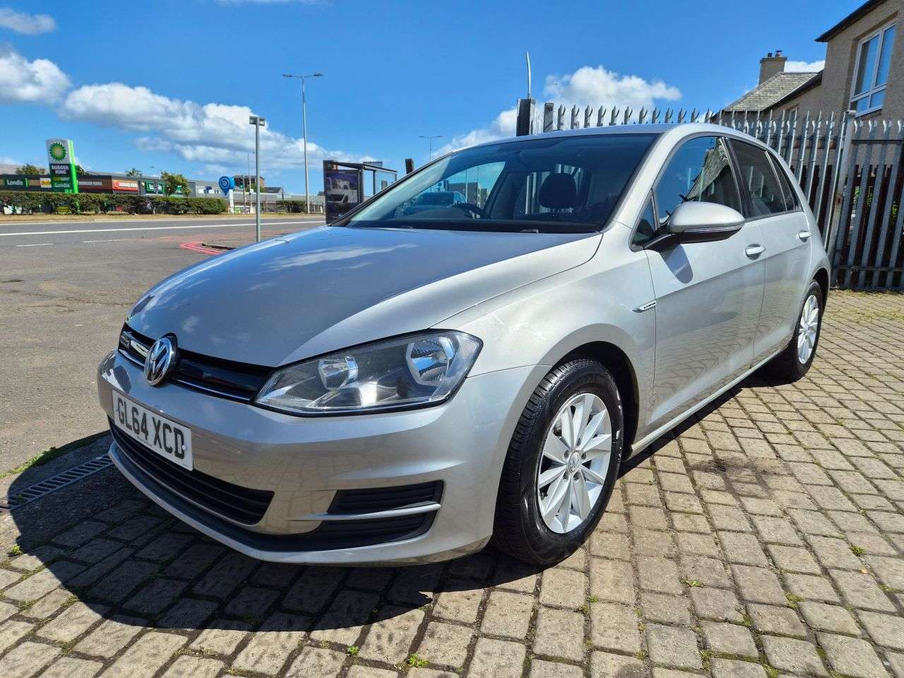 A 2015 VOLKSWAGEN GOLF 1.6 TDI BlueMotion Hatchback 5dr Diesel Manual Euro 5 (s/s) (110 ps) A 2015 VOLKSWAGEN GOLF 1.6 TDI BlueMotion Hatchback 5dr Diesel Manual Euro 5 (s/s) (110 ps)