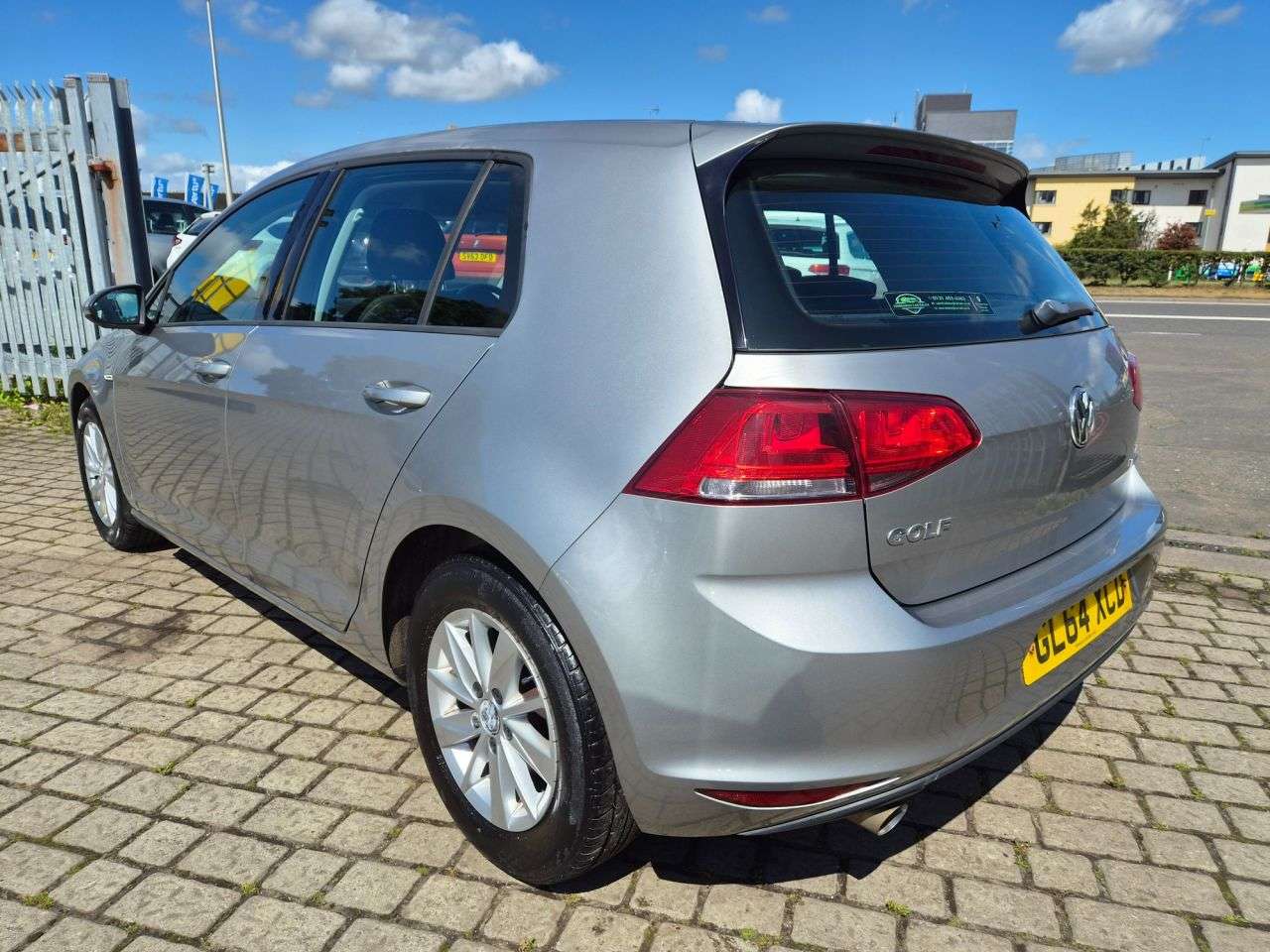 A 2015 VOLKSWAGEN GOLF 1.6 TDI BlueMotion Hatchback 5dr Diesel Manual Euro 5 (s/s) (110 ps) A 2015 VOLKSWAGEN GOLF 1.6 TDI BlueMotion Hatchback 5dr Diesel Manual Euro 5 (s/s) (110 ps)