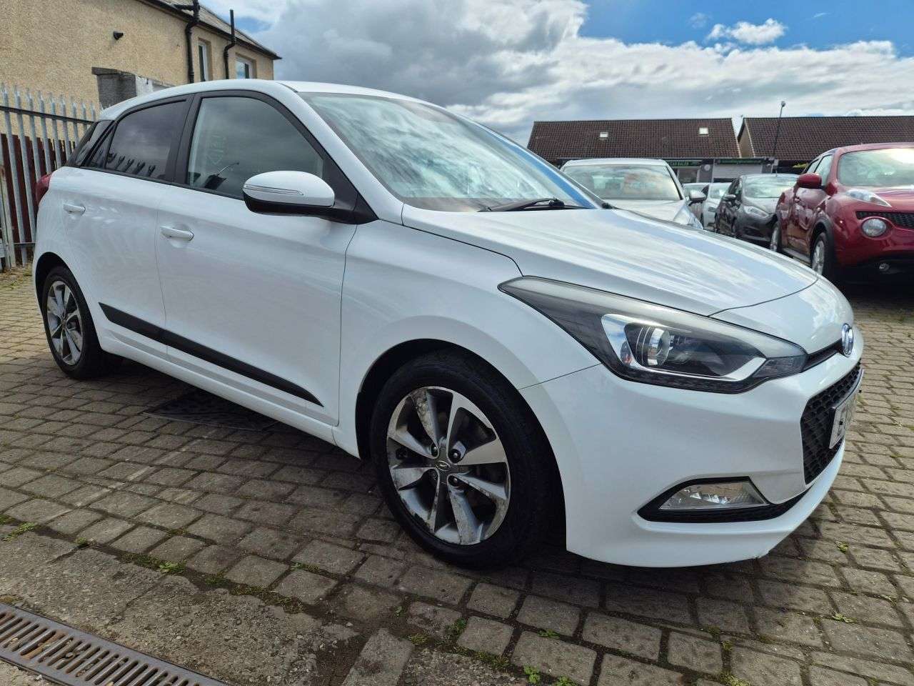 A 2015 HYUNDAI I20 1.4 CRDi Premium Hatchback 5dr Diesel Manual Euro 6 (90 ps) A 2015 HYUNDAI I20 1.4 CRDi Premium Hatchback 5dr Diesel Manual Euro 6 (90 ps)