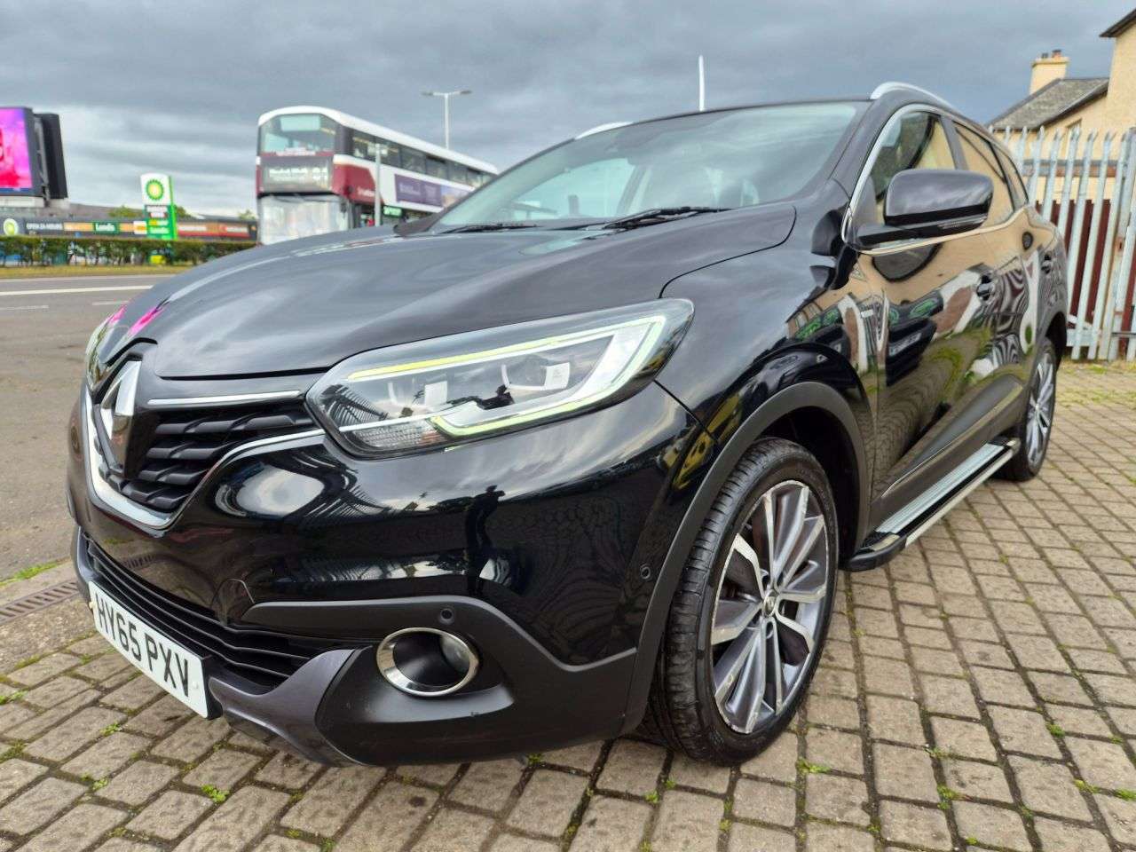 A 2015 RENAULT KADJAR 1.6 dCi Signature Nav SUV 5dr Diesel Manual 4WD Euro 6 (s/s) (130 ps) A 2015 RENAULT KADJAR 1.6 dCi Signature Nav SUV 5dr Diesel Manual 4WD Euro 6 (s/s) (130 ps)
