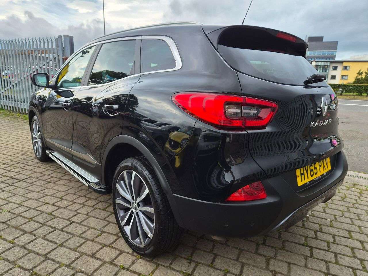 A 2015 RENAULT KADJAR 1.6 dCi Signature Nav SUV 5dr Diesel Manual 4WD Euro 6 (s/s) (130 ps) A 2015 RENAULT KADJAR 1.6 dCi Signature Nav SUV 5dr Diesel Manual 4WD Euro 6 (s/s) (130 ps)