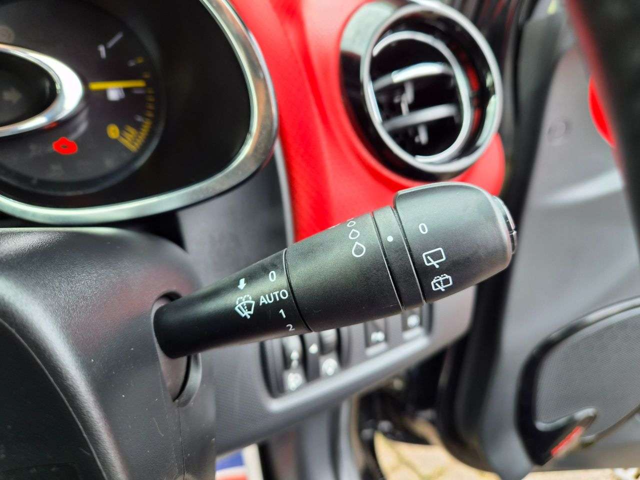 2014 RENAULT CLIO 2014 RENAULT CLIO