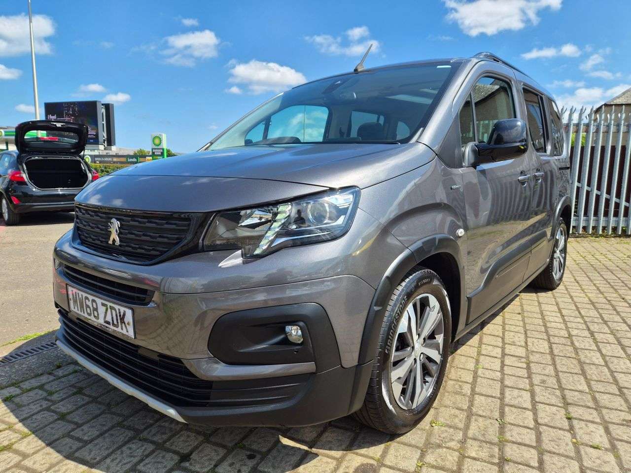 A 2019 PEUGEOT RIFTER 1.5 BlueHDi GT Line Standard MPV 5dr Diesel Manual Euro 6 (s/s) (130 ps) A 2019 PEUGEOT RIFTER 1.5 BlueHDi GT Line Standard MPV 5dr Diesel Manual Euro 6 (s/s) (130 ps)