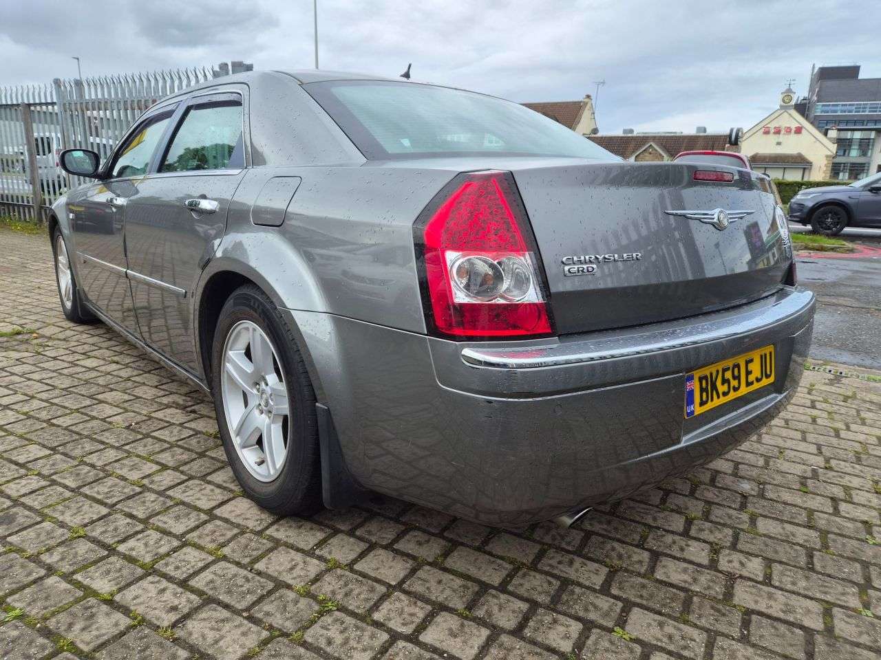 A 2009 CHRYSLER 300C 3.0 CRD V6 LUX Saloon 4dr Diesel Automatic (215 g/km, 218 bhp) A 2009 CHRYSLER 300C 3.0 CRD V6 LUX Saloon 4dr Diesel Automatic (215 g/km, 218 bhp)