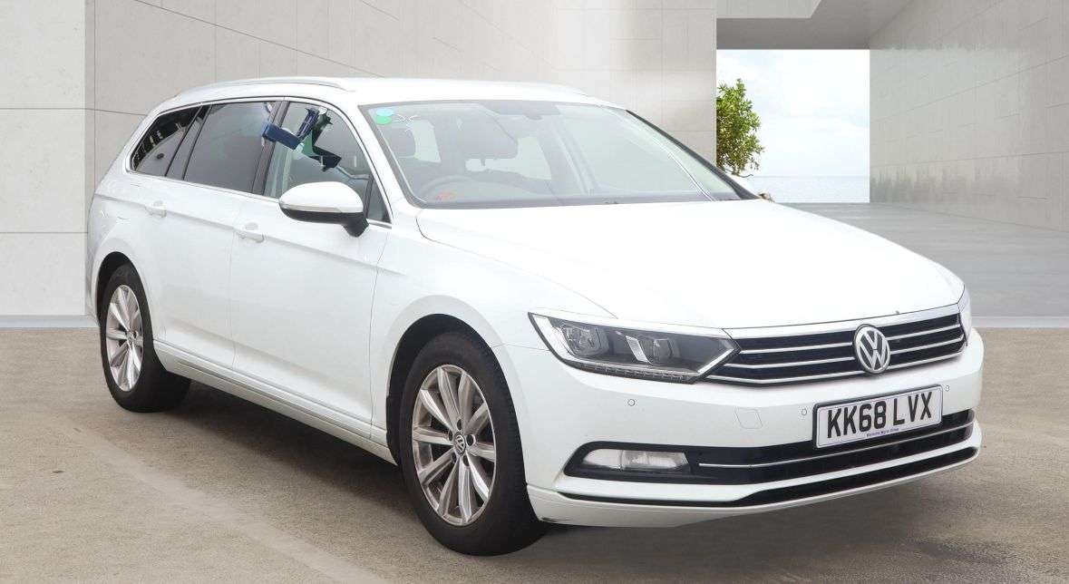 A 2019 VOLKSWAGEN PASSAT 2.0 TDI SE Business Estate 5dr Diesel DSG Euro 6 (s/s) (150 ps) A 2019 VOLKSWAGEN PASSAT 2.0 TDI SE Business Estate 5dr Diesel DSG Euro 6 (s/s) (150 ps)