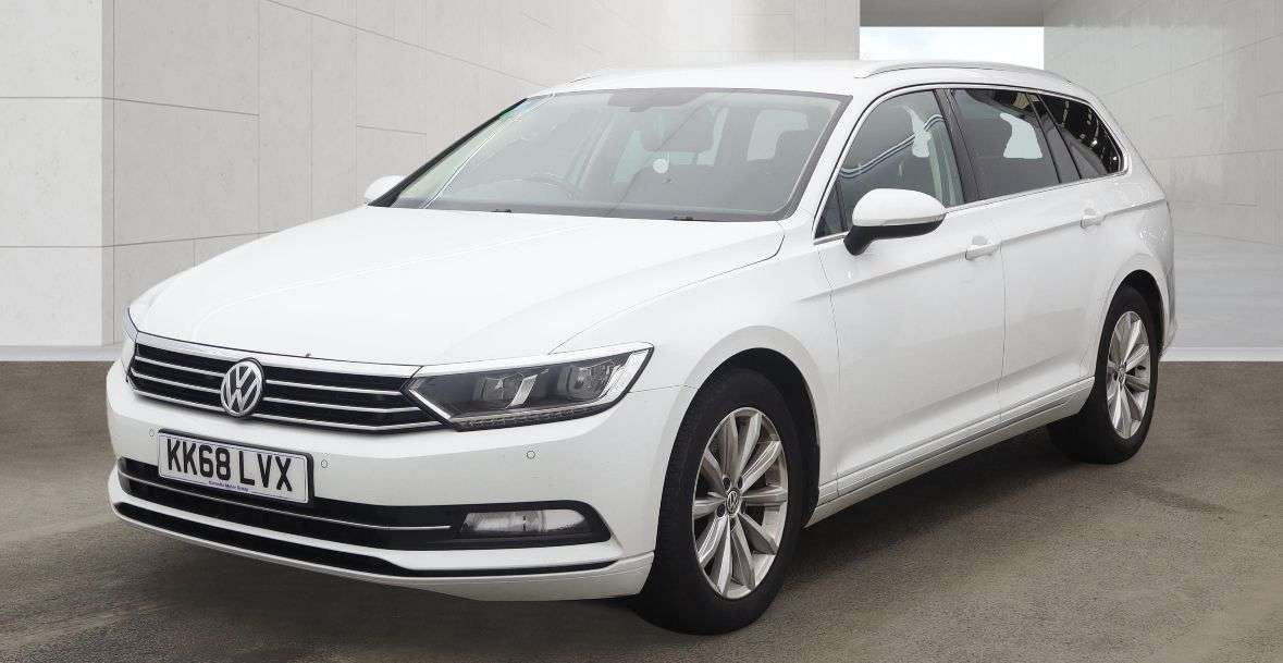 A 2019 VOLKSWAGEN PASSAT 2.0 TDI SE Business Estate 5dr Diesel DSG Euro 6 (s/s) (150 ps) A 2019 VOLKSWAGEN PASSAT 2.0 TDI SE Business Estate 5dr Diesel DSG Euro 6 (s/s) (150 ps)