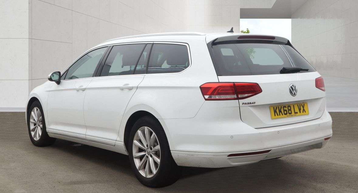 A 2019 VOLKSWAGEN PASSAT 2.0 TDI SE Business Estate 5dr Diesel DSG Euro 6 (s/s) (150 ps) A 2019 VOLKSWAGEN PASSAT 2.0 TDI SE Business Estate 5dr Diesel DSG Euro 6 (s/s) (150 ps)