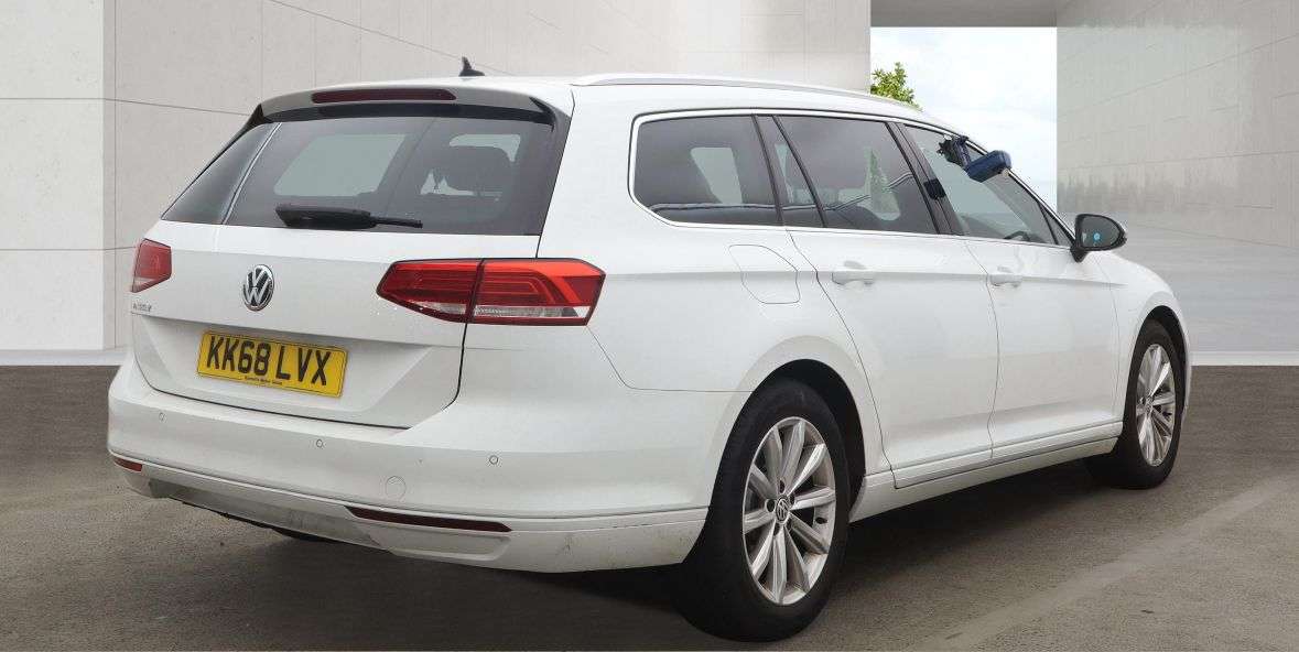 A 2019 VOLKSWAGEN PASSAT 2.0 TDI SE Business Estate 5dr Diesel DSG Euro 6 (s/s) (150 ps) A 2019 VOLKSWAGEN PASSAT 2.0 TDI SE Business Estate 5dr Diesel DSG Euro 6 (s/s) (150 ps)