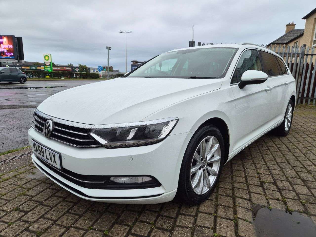 A 2019 VOLKSWAGEN PASSAT 2.0 TDI SE Business Estate 5dr Diesel DSG Euro 6 (s/s) (150 ps) 2 KEYS A 2019 VOLKSWAGEN PASSAT 2.0 TDI SE Business Estate 5dr Diesel DSG Euro 6 (s/s) (150 ps) 2 KEYS