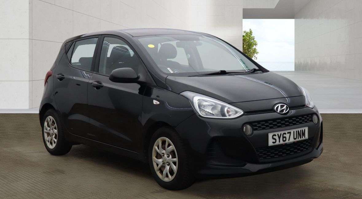 A 2017 HYUNDAI I10 1.2 SE Hatchback 5dr Petrol Manual Euro 6 (87 ps) A 2017 HYUNDAI I10 1.2 SE Hatchback 5dr Petrol Manual Euro 6 (87 ps)