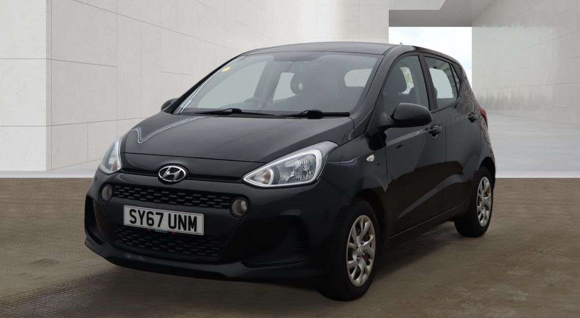 A 2017 HYUNDAI I10 1.2 SE Hatchback 5dr Petrol Manual Euro 6 (87 ps) A 2017 HYUNDAI I10 1.2 SE Hatchback 5dr Petrol Manual Euro 6 (87 ps)