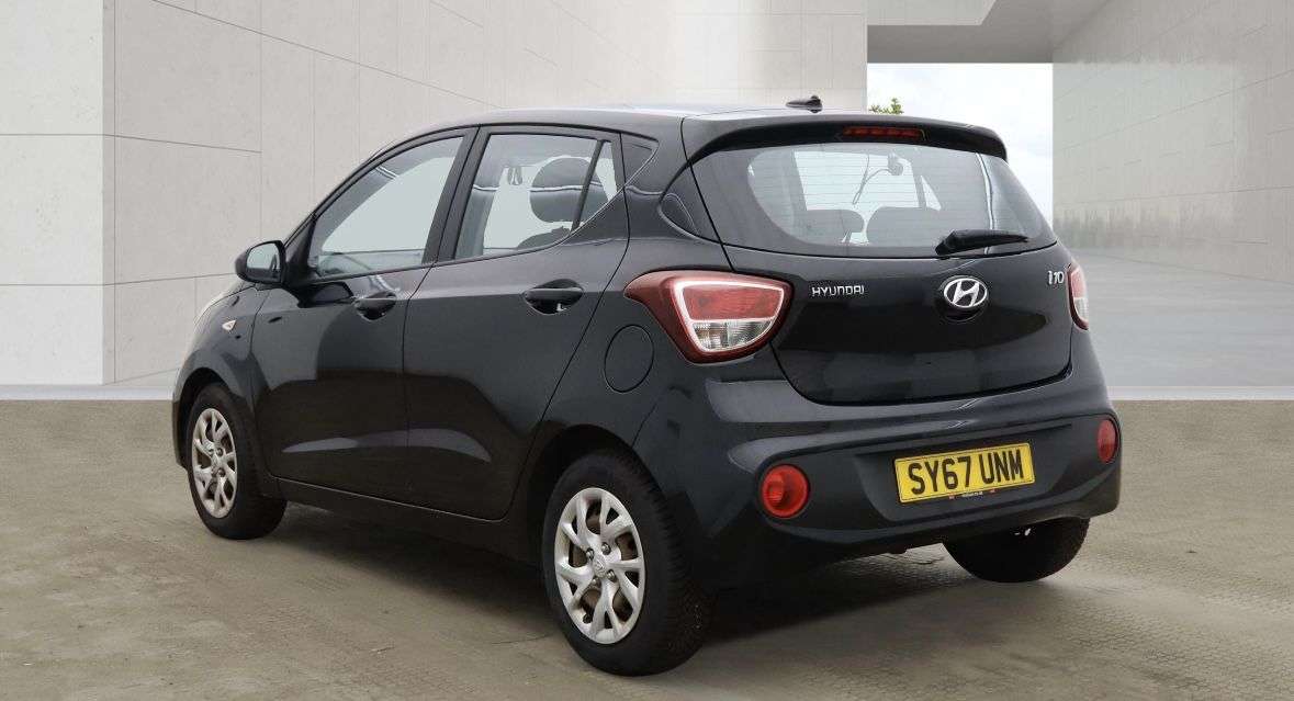 A 2017 HYUNDAI I10 1.2 SE Hatchback 5dr Petrol Manual Euro 6 (87 ps) A 2017 HYUNDAI I10 1.2 SE Hatchback 5dr Petrol Manual Euro 6 (87 ps)