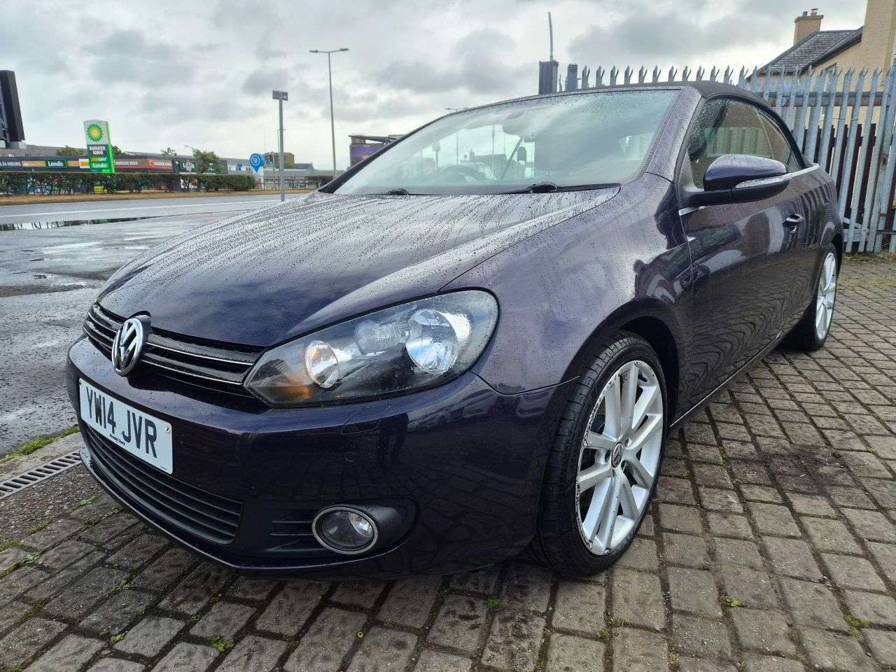A 2014 VOLKSWAGEN GOLF 2.0 TDI BlueMotion Tech GT Cabriolet 2dr Diesel Manual Euro 5 (s/s) (140 ps A 2014 VOLKSWAGEN GOLF 2.0 TDI BlueMotion Tech GT Cabriolet 2dr Diesel Manual Euro 5 (s/s) (140 ps