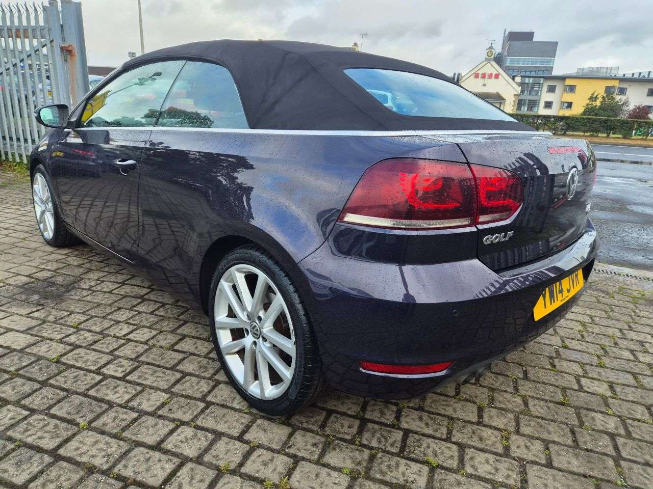 A 2014 VOLKSWAGEN GOLF 2.0 TDI BlueMotion Tech GT Cabriolet 2dr Diesel Manual Euro 5 (s/s) (140 ps A 2014 VOLKSWAGEN GOLF 2.0 TDI BlueMotion Tech GT Cabriolet 2dr Diesel Manual Euro 5 (s/s) (140 ps