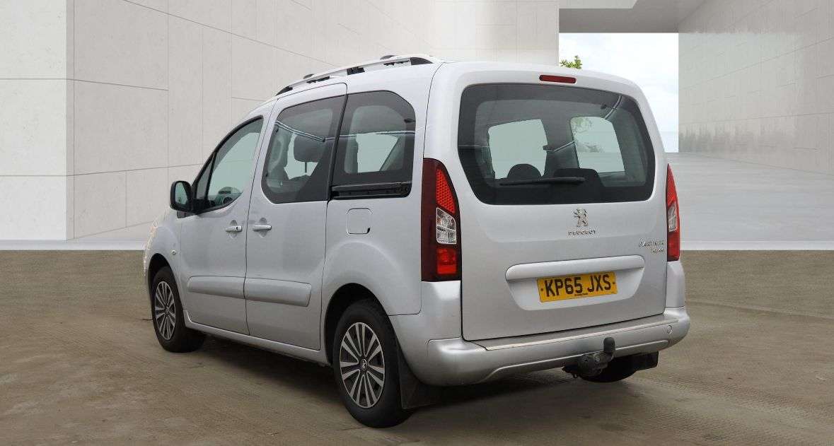 A 2015 PEUGEOT PARTNER TEPEE 1.6 HDi Tepee S MPV 5dr Diesel Manual (135 g/km, 92 bhp) A 2015 PEUGEOT PARTNER TEPEE 1.6 HDi Tepee S MPV 5dr Diesel Manual (135 g/km, 92 bhp)