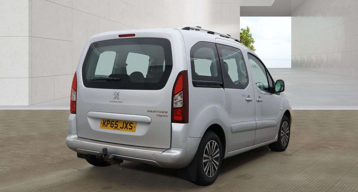 A 2015 PEUGEOT PARTNER TEPEE 1.6 HDi Tepee S MPV 5dr Diesel Manual (135 g/km, 92 bhp) A 2015 PEUGEOT PARTNER TEPEE 1.6 HDi Tepee S MPV 5dr Diesel Manual (135 g/km, 92 bhp)