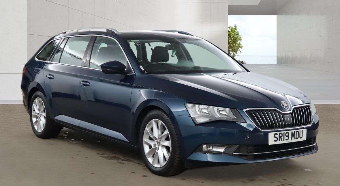 A 2019 SKODA SUPERB 2.0 TDI SE Estate 5dr Diesel Manual 4WD Euro 6 (s/s) (150 ps) A 2019 SKODA SUPERB 2.0 TDI SE Estate 5dr Diesel Manual 4WD Euro 6 (s/s) (150 ps)