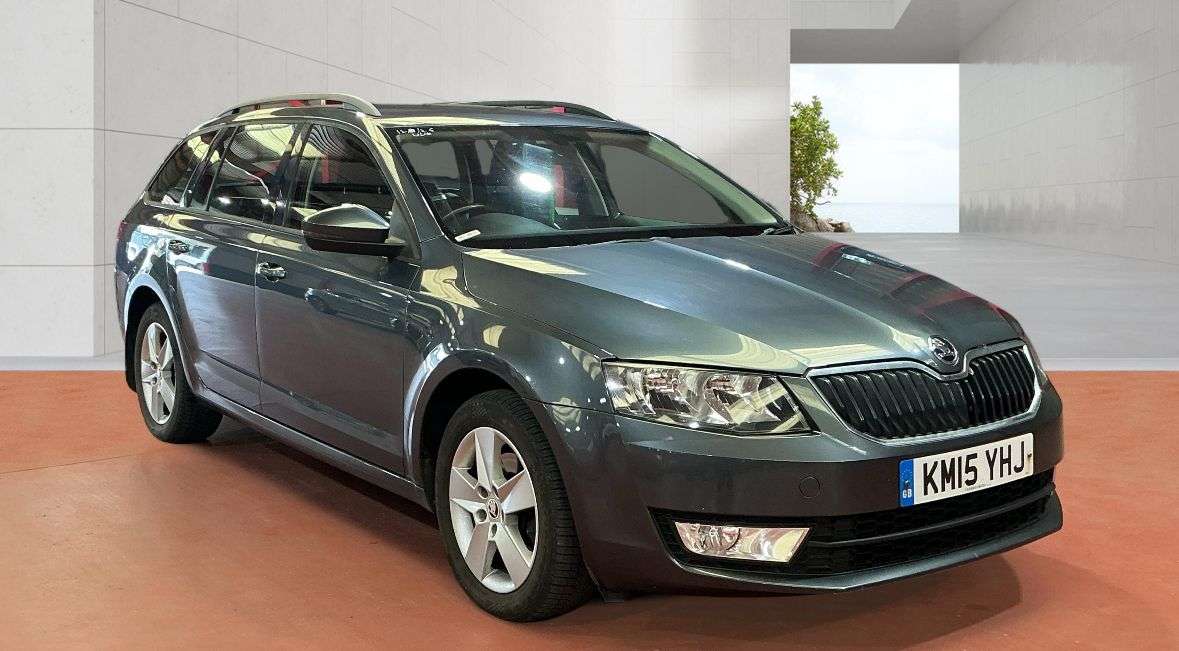 A 2015 SKODA OCTAVIA 1.6 TDI SE Estate 5dr Diesel Manual 4WD Euro 5 (s/s) (105 ps) A 2015 SKODA OCTAVIA 1.6 TDI SE Estate 5dr Diesel Manual 4WD Euro 5 (s/s) (105 ps)