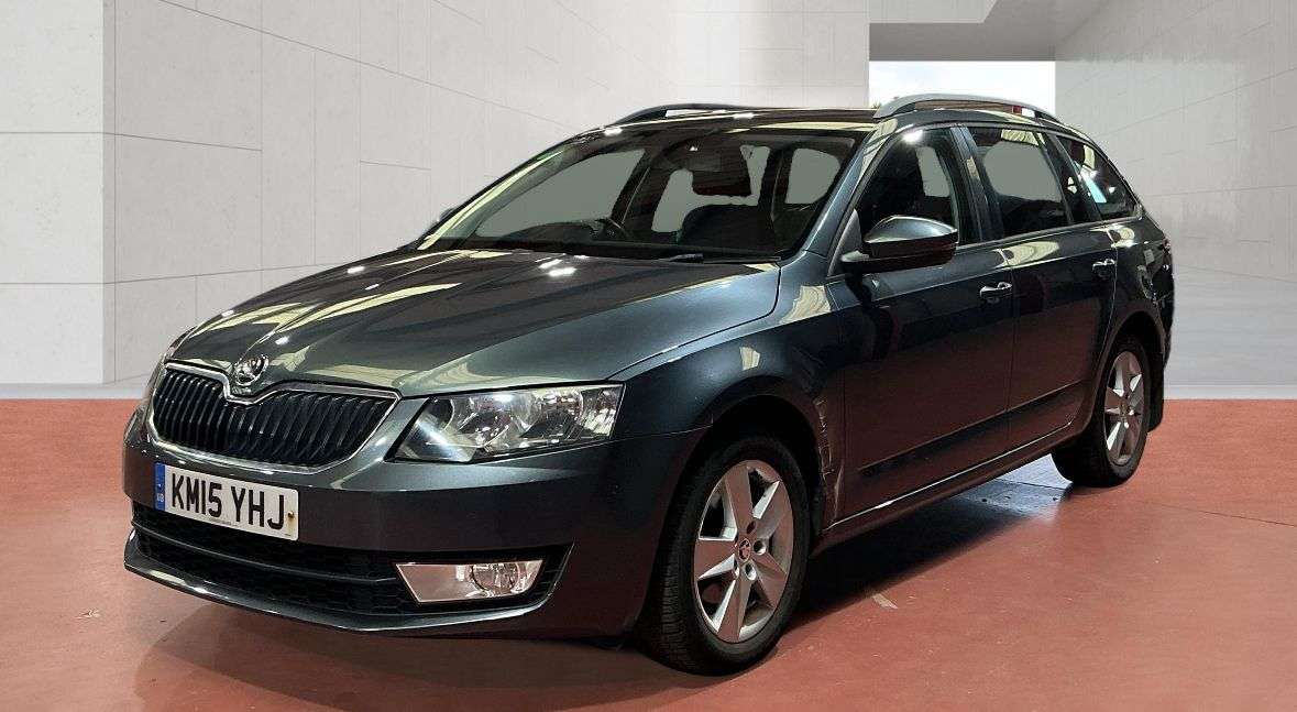 A 2015 SKODA OCTAVIA 1.6 TDI SE Estate 5dr Diesel Manual 4WD Euro 5 (s/s) (105 ps) A 2015 SKODA OCTAVIA 1.6 TDI SE Estate 5dr Diesel Manual 4WD Euro 5 (s/s) (105 ps)