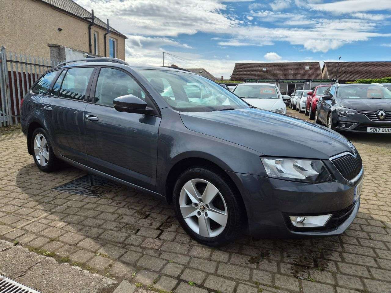 A 2015 SKODA OCTAVIA 1.6 TDI SE Estate 5dr Diesel Manual 4WD Euro 5 (s/s) (105 ps) A 2015 SKODA OCTAVIA 1.6 TDI SE Estate 5dr Diesel Manual 4WD Euro 5 (s/s) (105 ps)